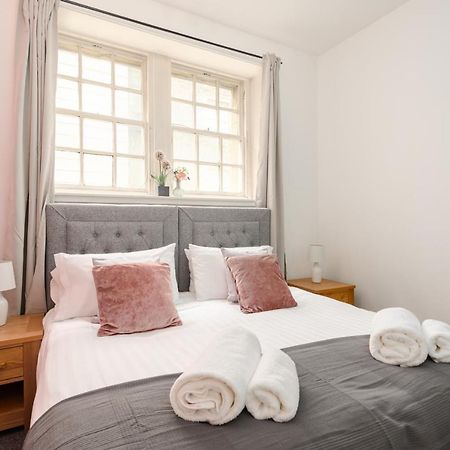 2 BR Royal Mile Apartment Edinburgh Dış mekan fotoğraf