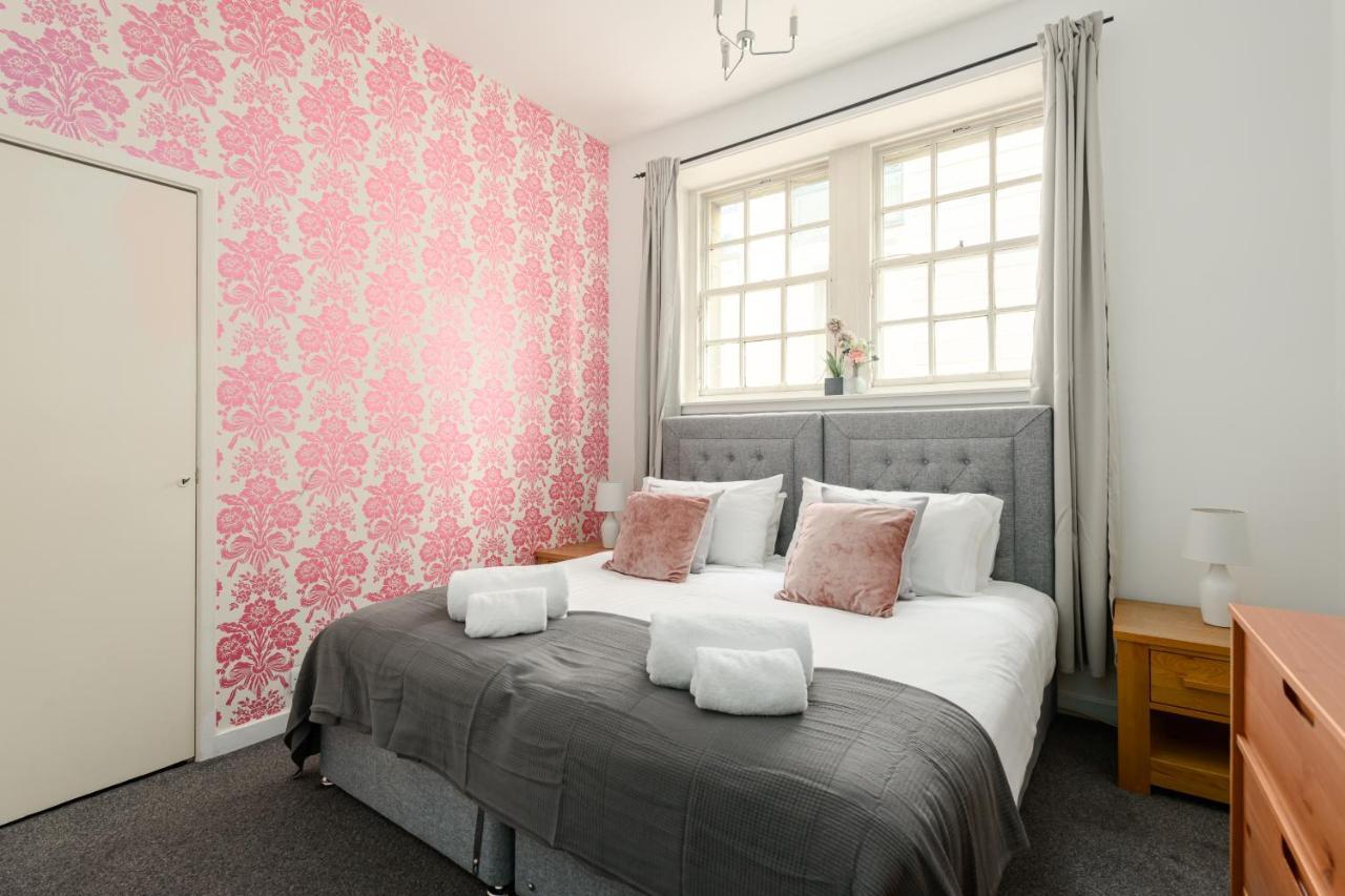 2 BR Royal Mile Apartment Edinburgh Dış mekan fotoğraf