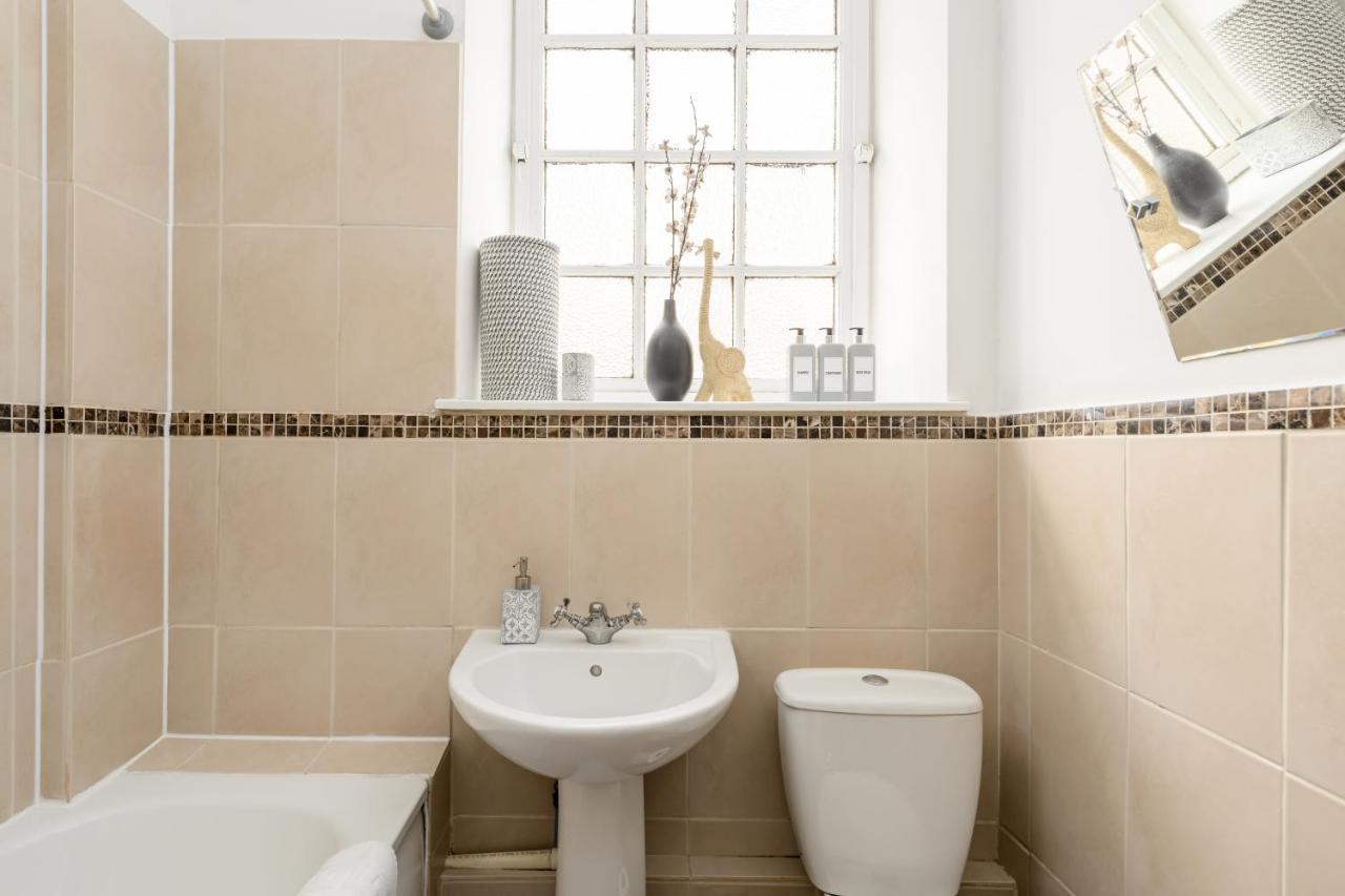 2 BR Royal Mile Apartment Edinburgh Dış mekan fotoğraf